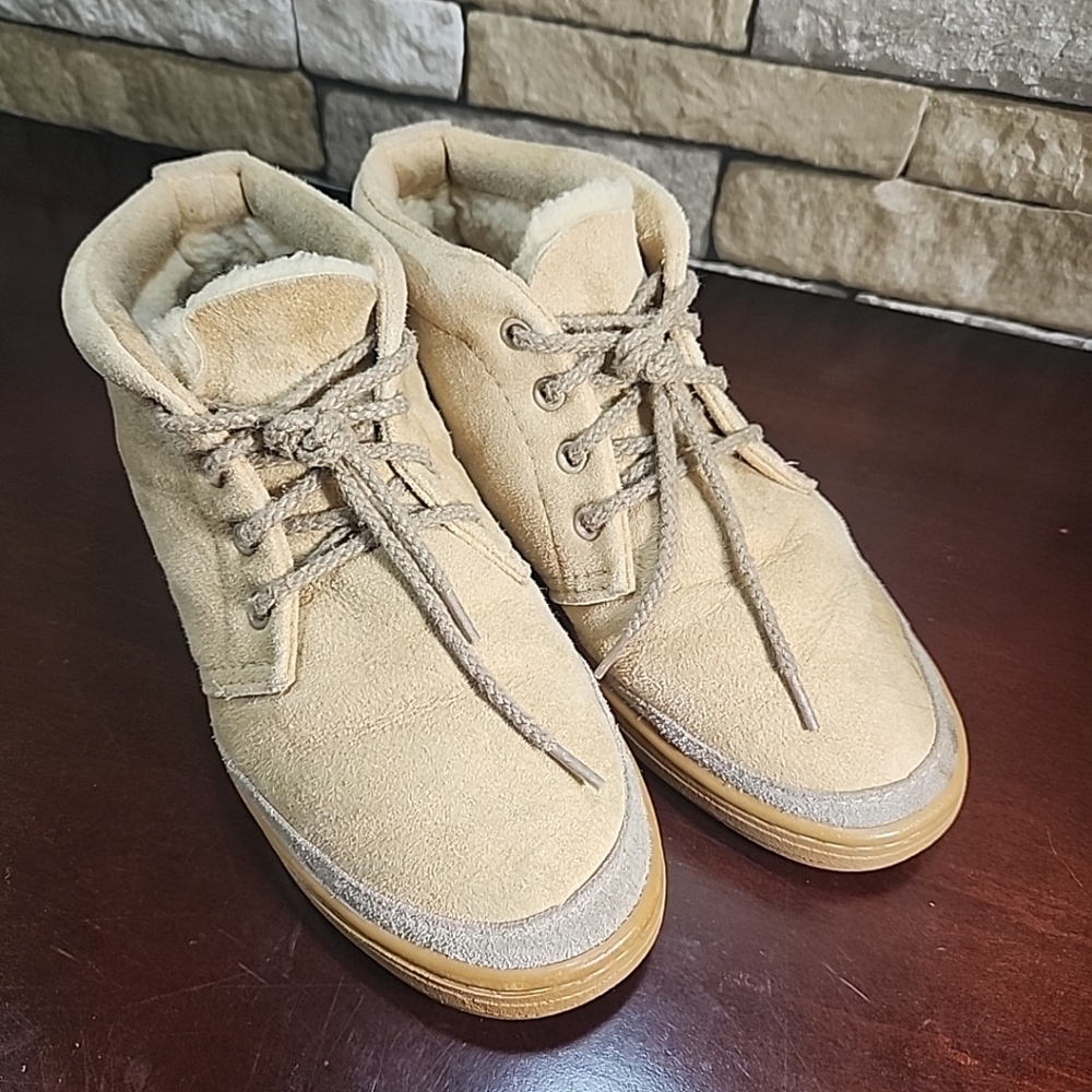 Original UGG Australia Tan Suede Shearling Lined Chukka Ankle Boots Mens=7 Wmn=8